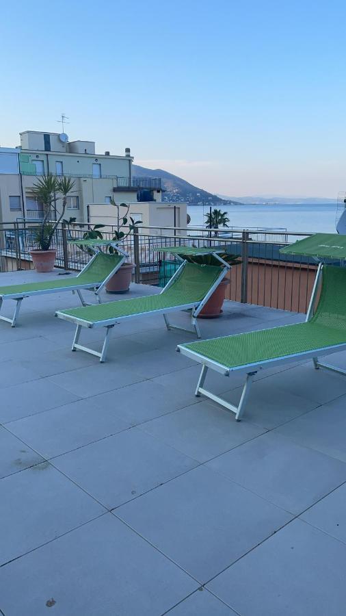 Hotel Del Golfo Laigueglia Buitenkant foto